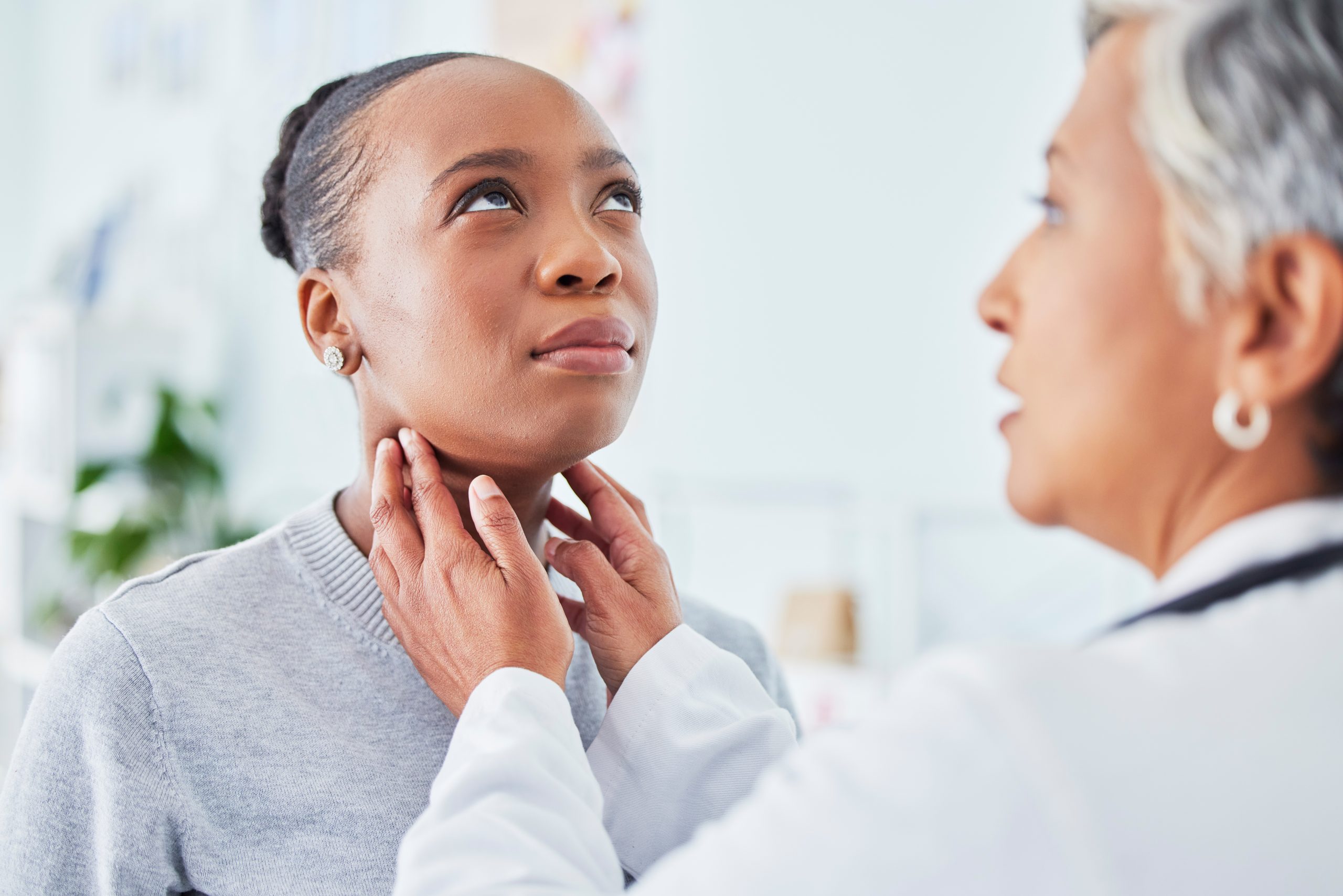 Woman getting treatment for hypothyroidism symptoms.